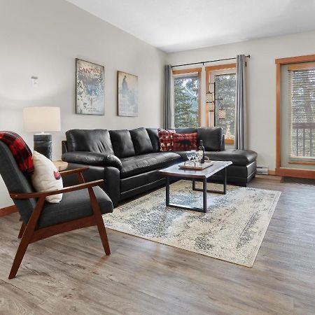 Newly Renovated Grizzly Lodge, Spacious 3Br 2Ba With Open Pool, Hot Tub Canmore Exterior foto