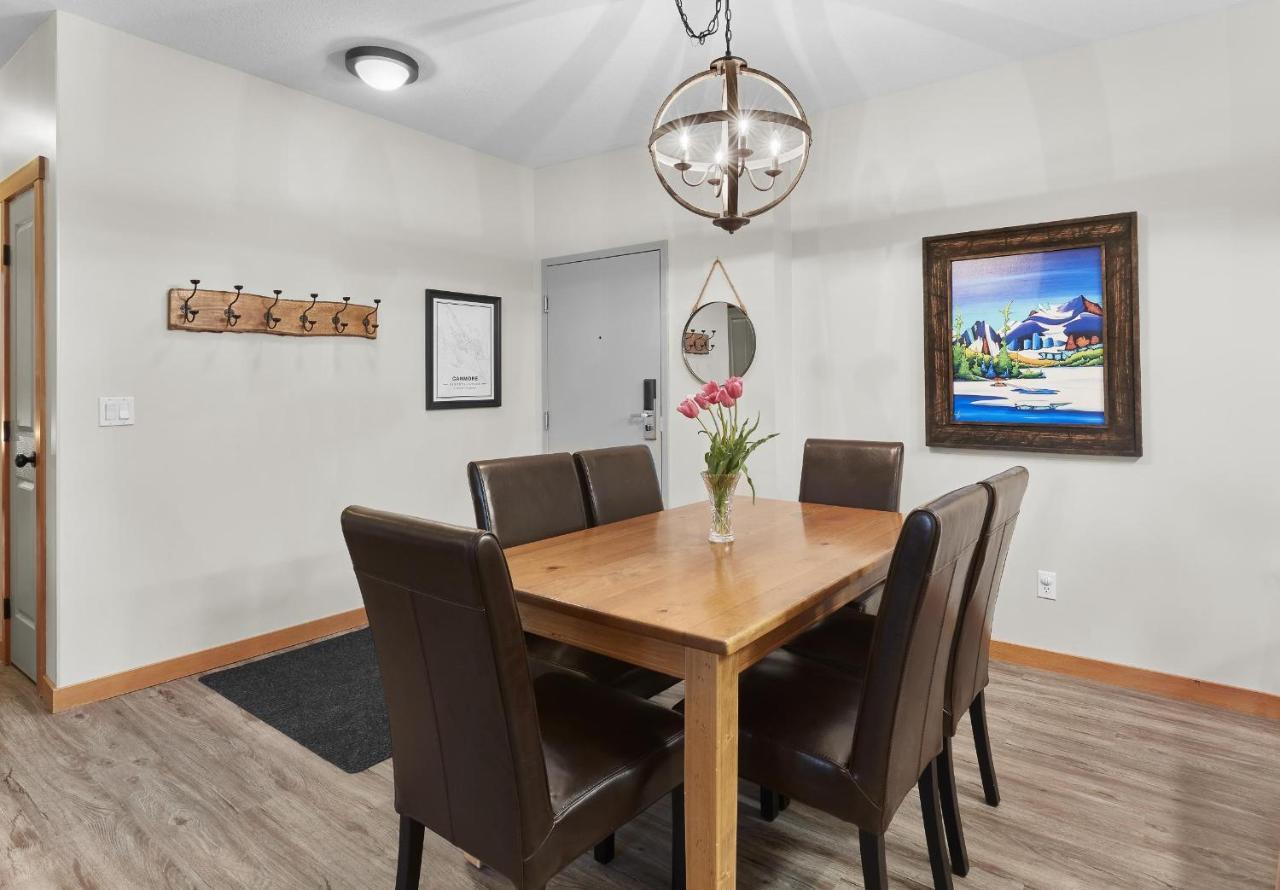 Newly Renovated Grizzly Lodge, Spacious 3Br 2Ba With Open Pool, Hot Tub Canmore Exterior foto