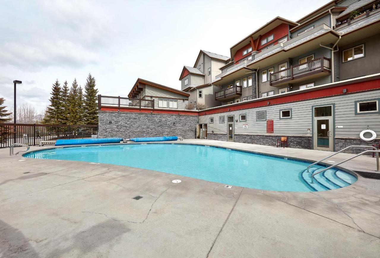 Newly Renovated Grizzly Lodge, Spacious 3Br 2Ba With Open Pool, Hot Tub Canmore Exterior foto